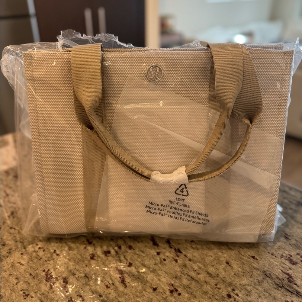 Lululemon two-tone canvas tote 10L. NWT
